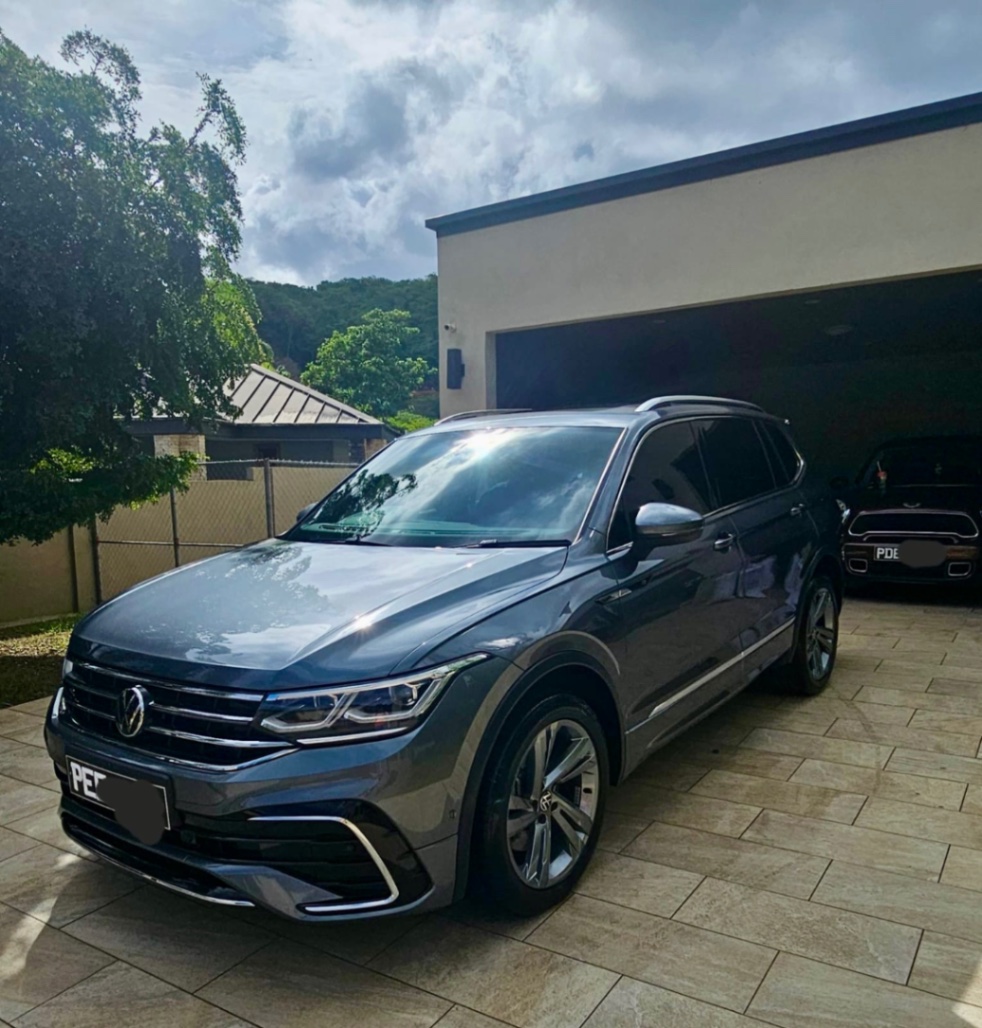 2023 Volkswagen Tiguan R-Series - Fully Loaded 7-Seater