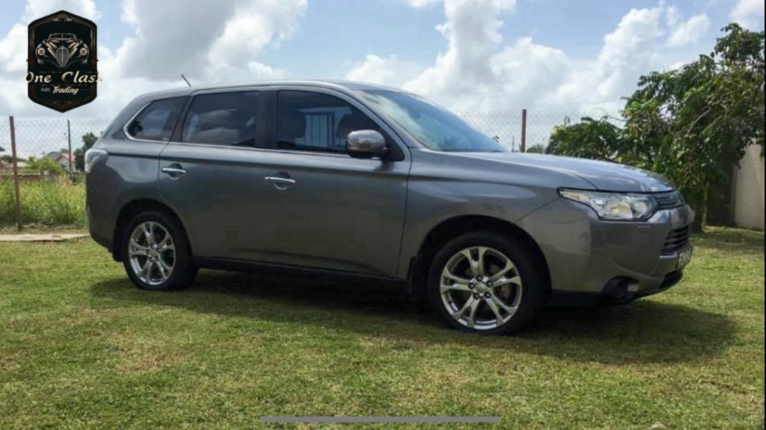 Local 2015 Mitsubishi Outlander - Fully Loaded & Well Maintained